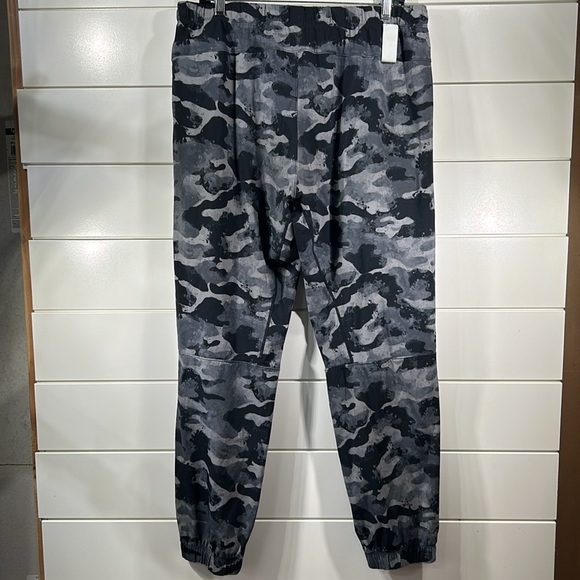 Mens Fabletics The One Jogger Pants camo print - Picture 3 of 3